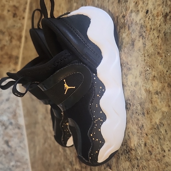 Jordan Toddler 23/7 PS 'Black Metallic Gold' US 6C - Picture 6 of 11